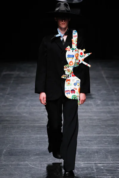 Look 2